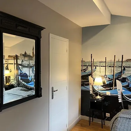 L'escale Au Port Miniature De Saint Savinien 住宿加早餐酒店 3*