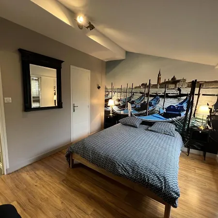 L'escale Au Port Miniature De Saint Savinien