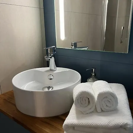 住宿加早餐酒店 L'escale Au Port Miniature De Saint Savinien Le Mung