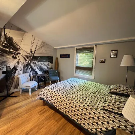 L'escale Au Port Miniature De Saint Savinien 住宿加早餐酒店 Le Mung