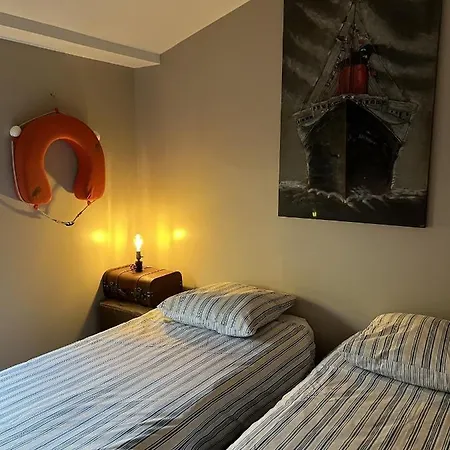 Oda ve Kahvaltı L'escale Au Port Miniature De Saint Savinien