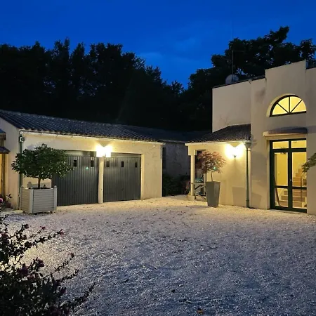 住宿加早餐酒店 L'escale Au Port Miniature De Saint Savinien Le Mung